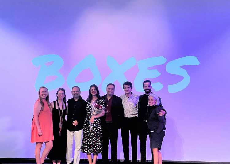 Photo of Boxes cast+crew at premiere